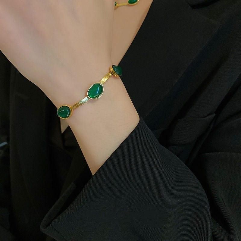 Elegant Oval Green Crystal Jewelry Set – Pendant Necklace & Matching Bracelet