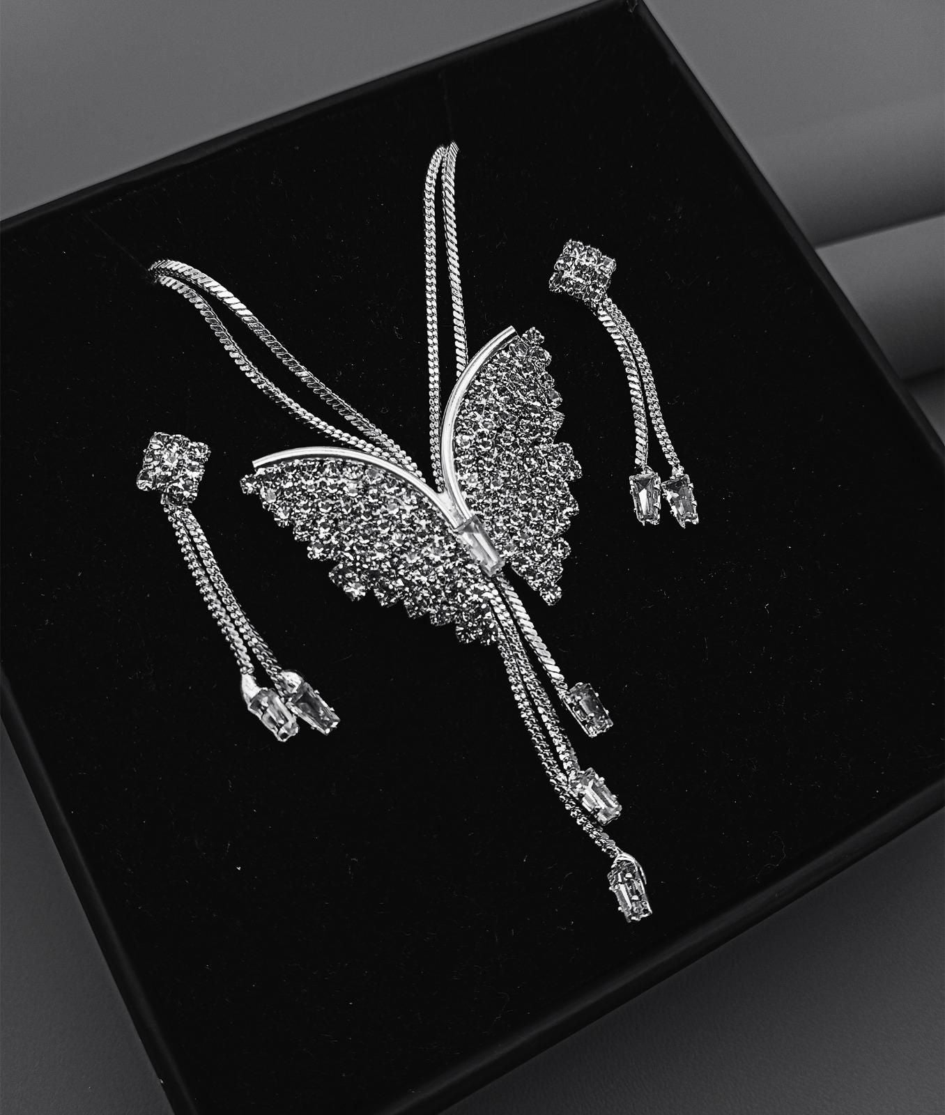Elegant Butterfly Pendant Necklace With Earings – Dainty Sparkling Charm for Women