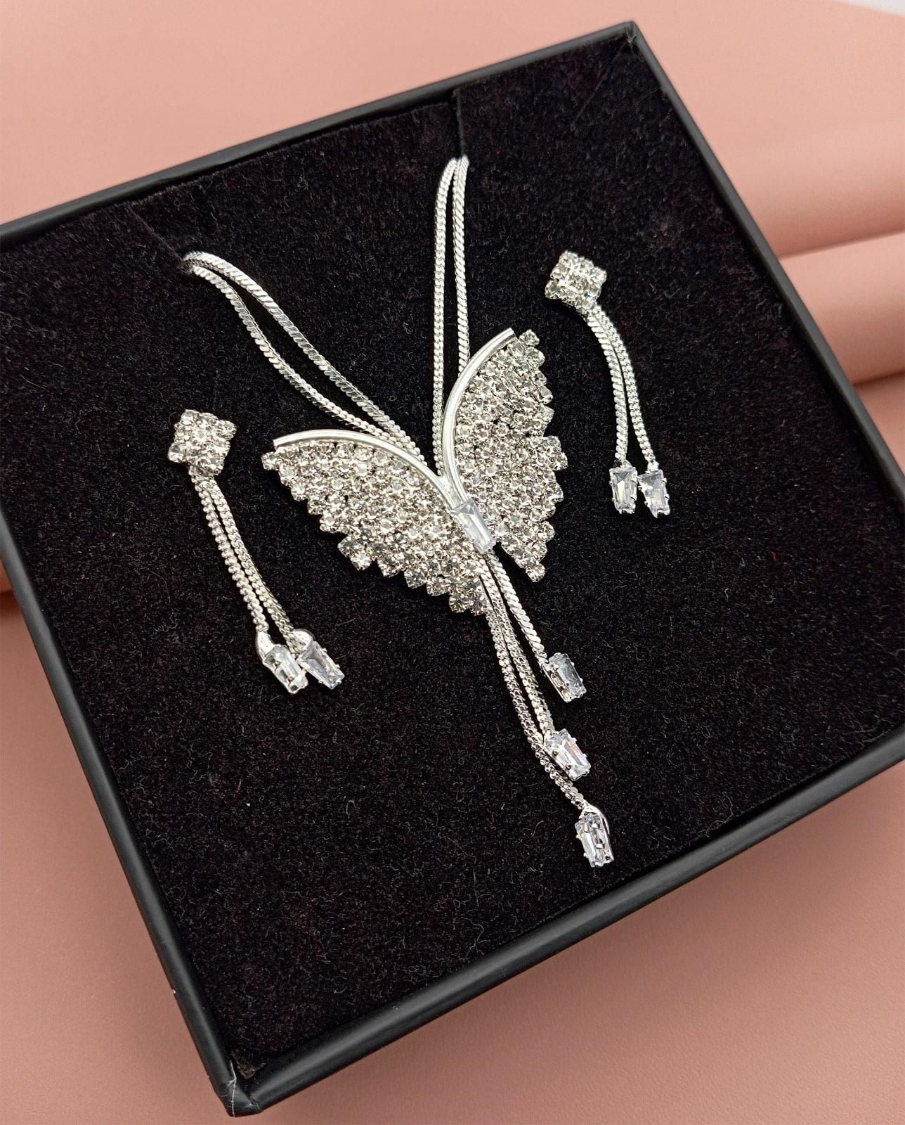 Elegant Butterfly Pendant Necklace With Earings – Dainty Sparkling Charm for Women